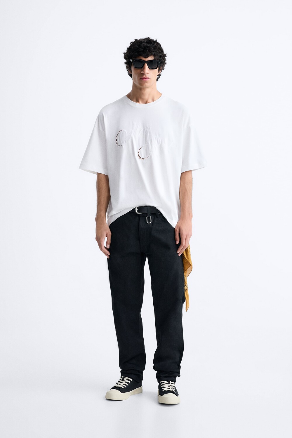 

Футболка с вышивкой слоганом Zara, белый