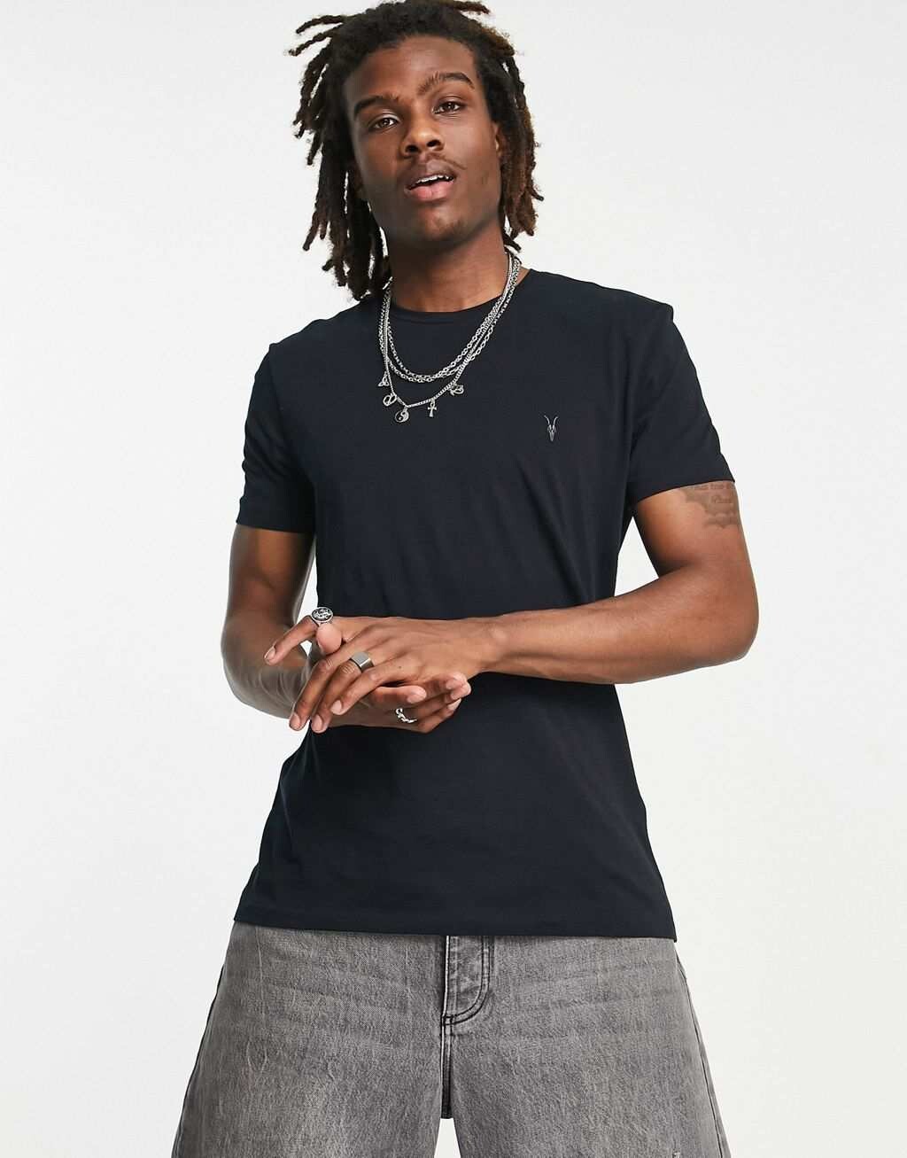 

Темно-черная футболка AllSaints Tonic Crew, Черный