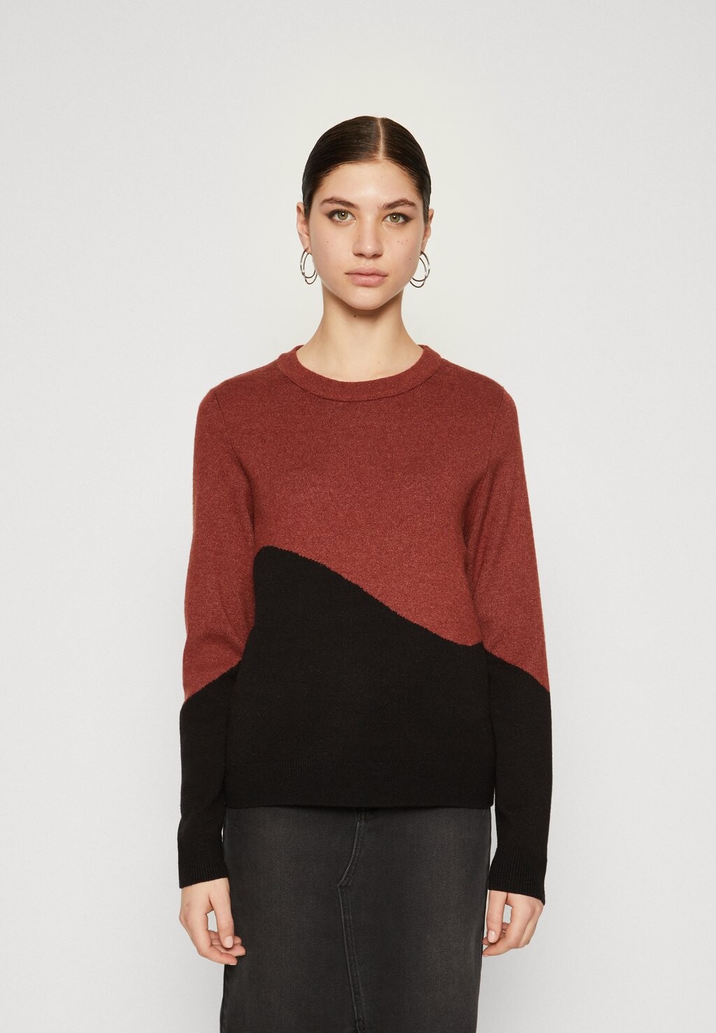 

Свитшот VILA VIRIL COLORBLOCK O NECK, цвет black/fired brick