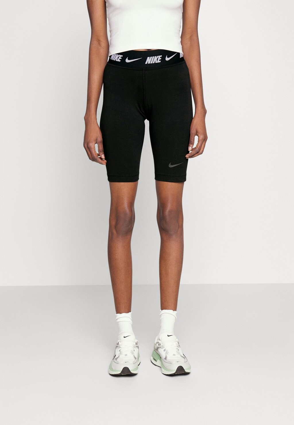 

Шорты Nike