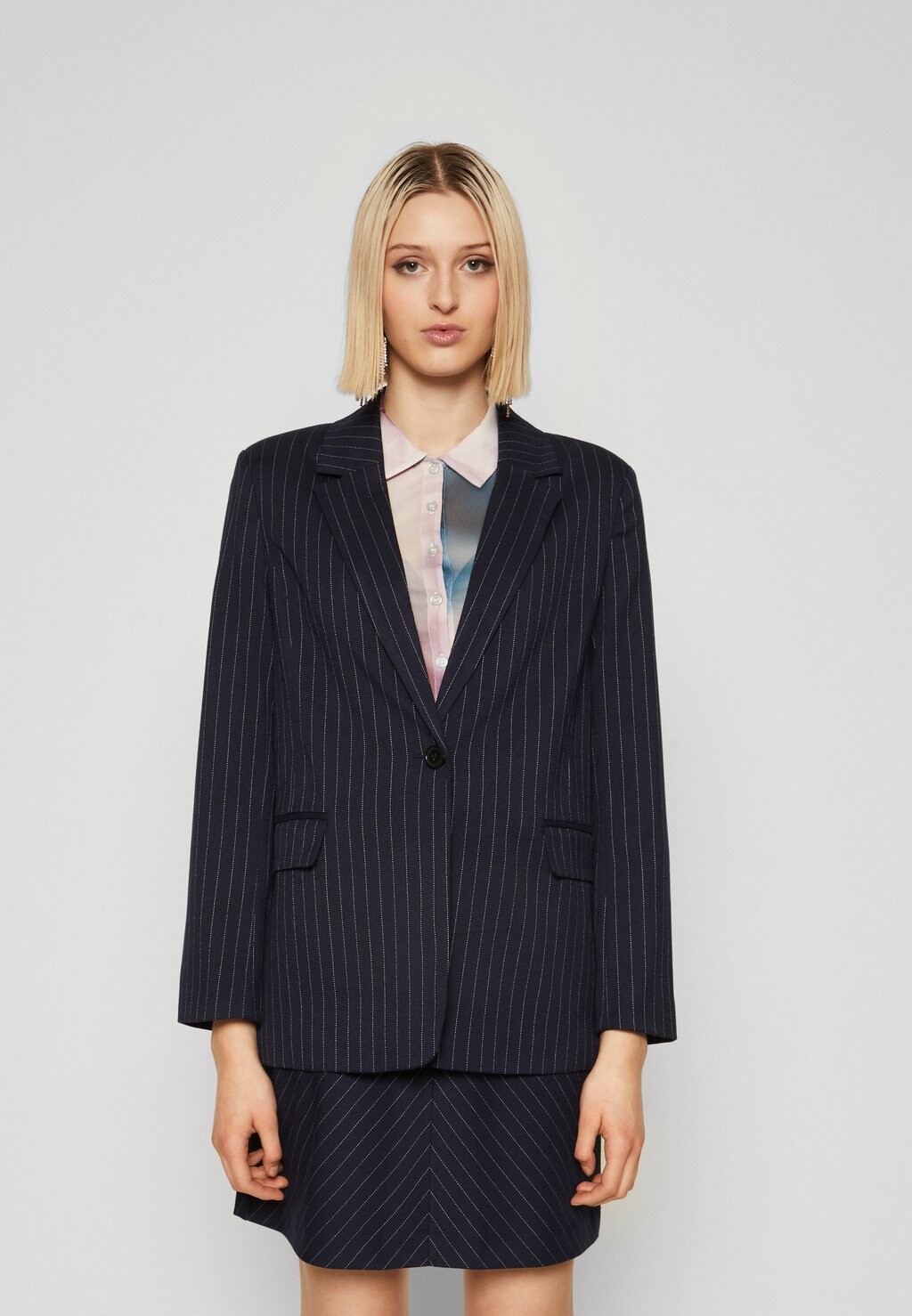 

Блейзер Onlsavita Pinstripe Loose ONLY, цвет night sky