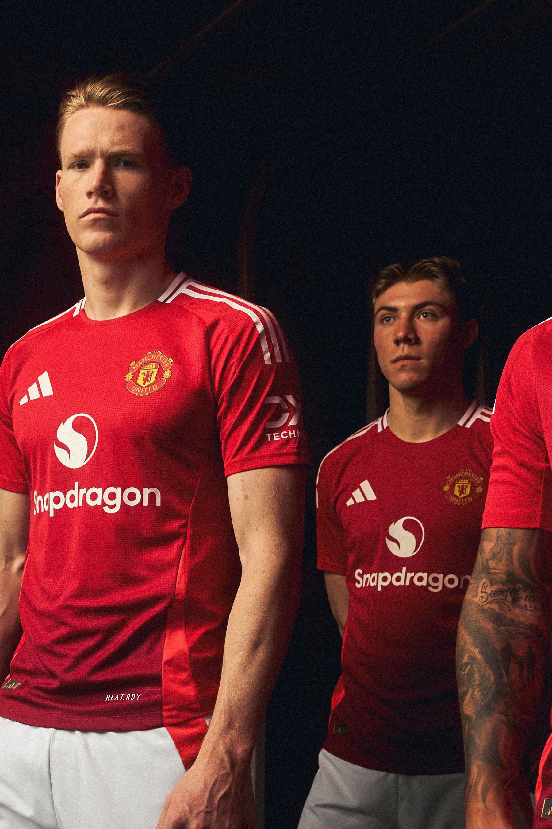 

Домашняя футболка Manchester United 24/25 Adidas, красный