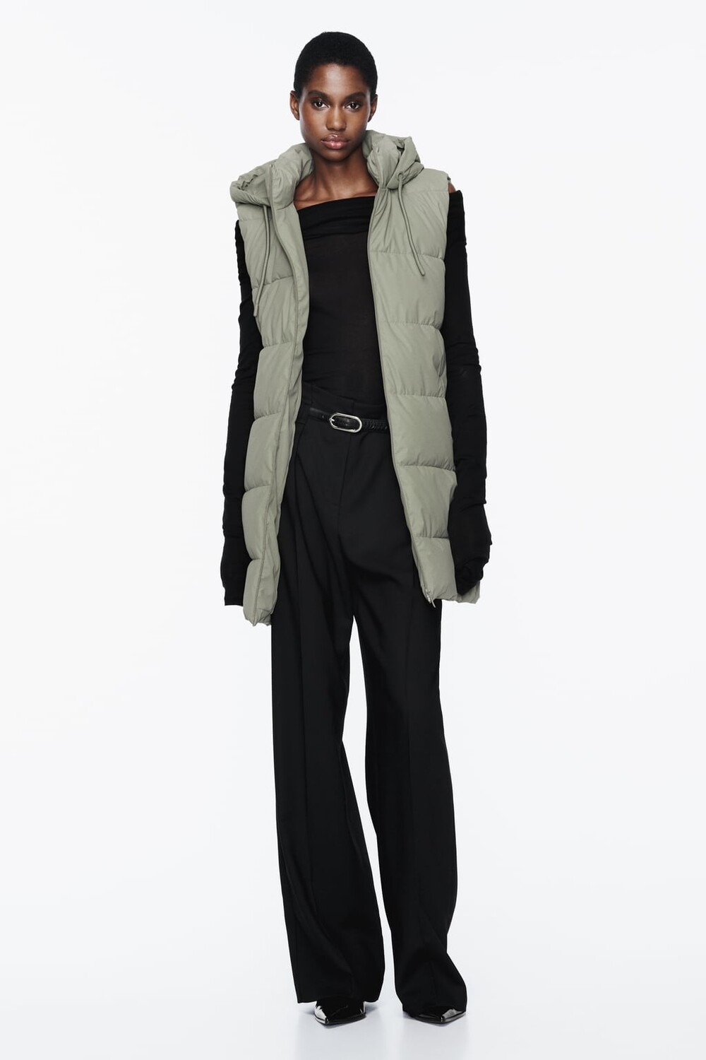 

Прорезиненный пуховик с капюшоном ZARA, хаки