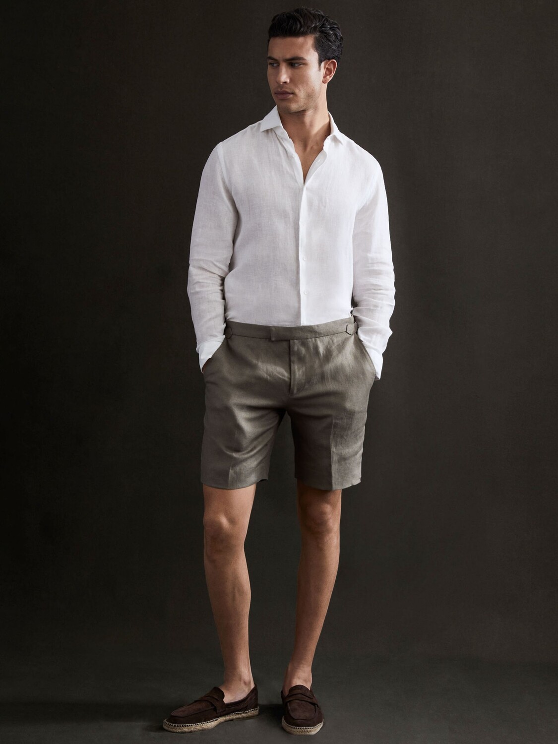 

Льняные строгие шорты Reiss Searcy, оливковый