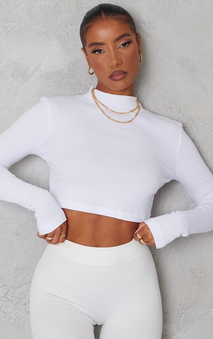 

PrettyLittleThing Базовый белый укороченный топ в рубчик с высоким воротником и длинными рукавами