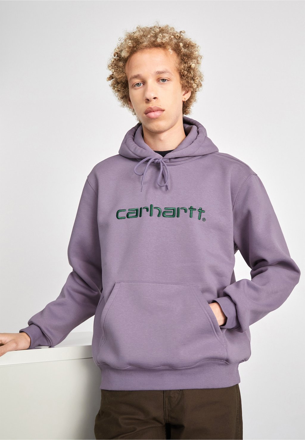 

Толстовка с капюшоном Hooded Carhartt WIP, цвет glassy purple/discovery green