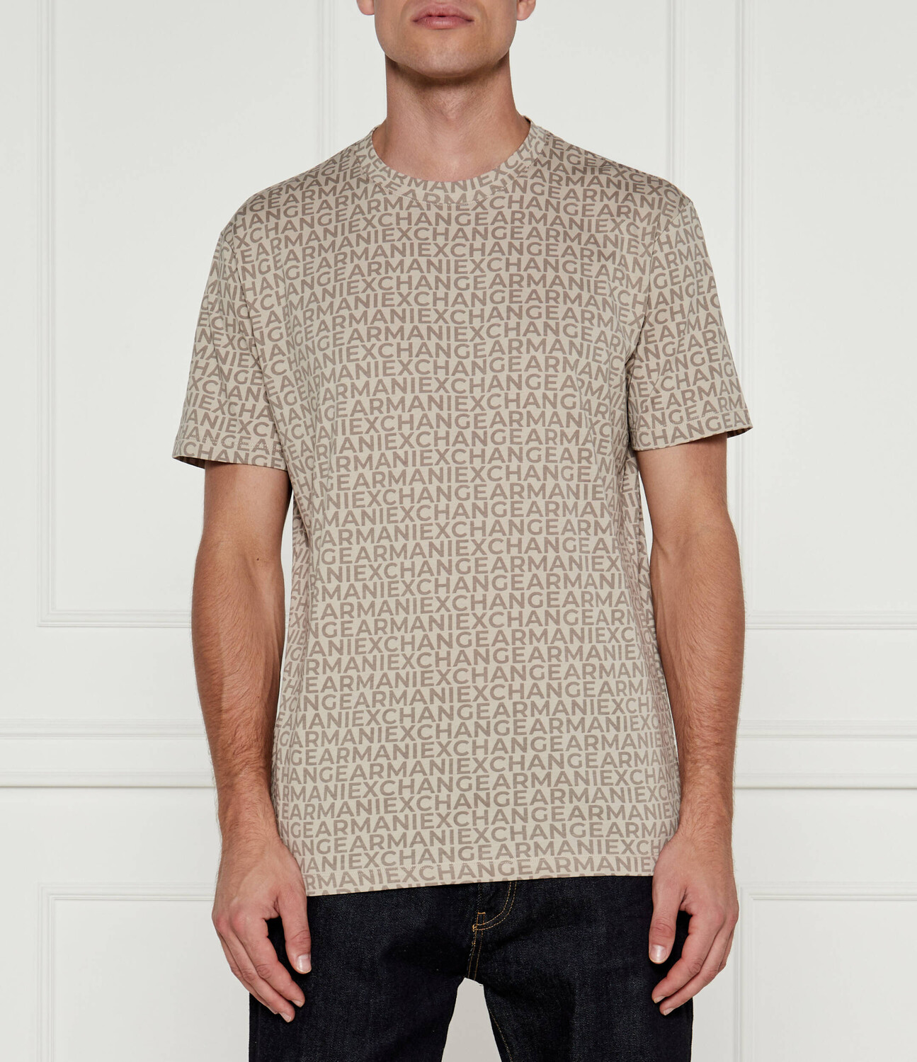 

Футболка Armani Exchange Regular Fit, бежевый