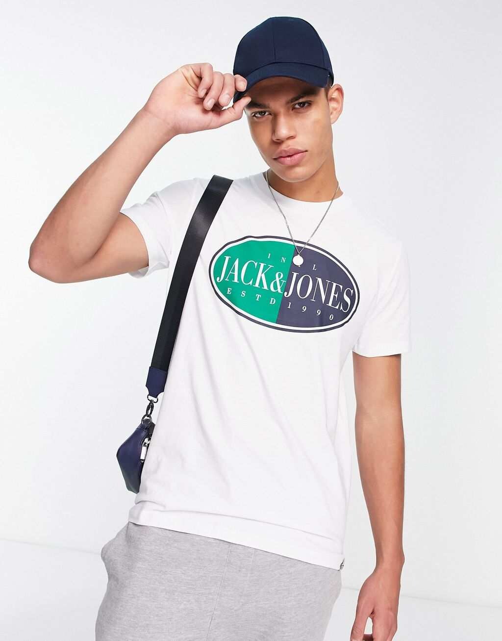 

Белая футболка с логотипом на груди Jack & Jones Originals