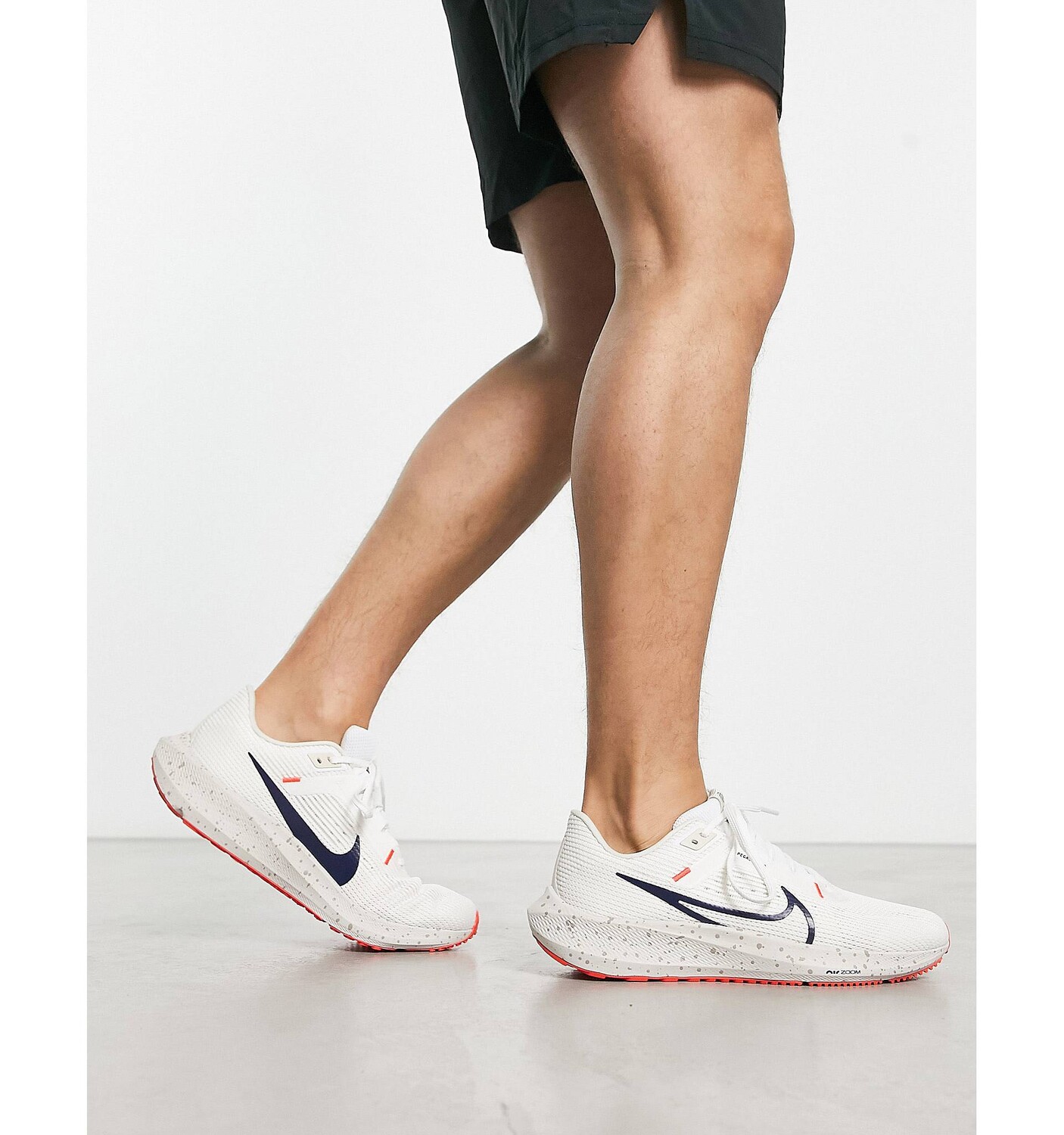 

Белые кроссовки Nike Running Air Zoom Pegasus 40