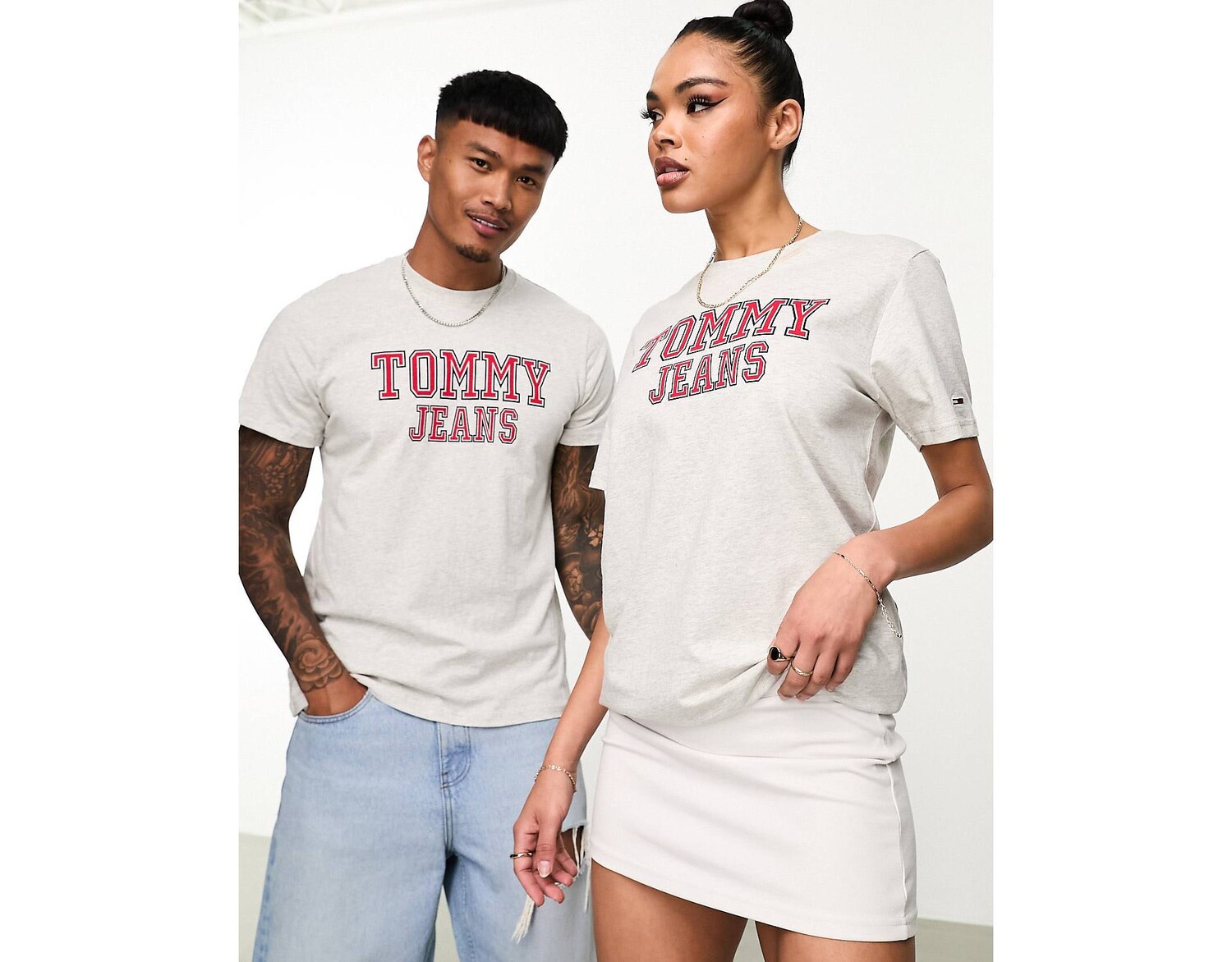 

Серая футболка унисекс Essential с логотипом Tommy Jeans