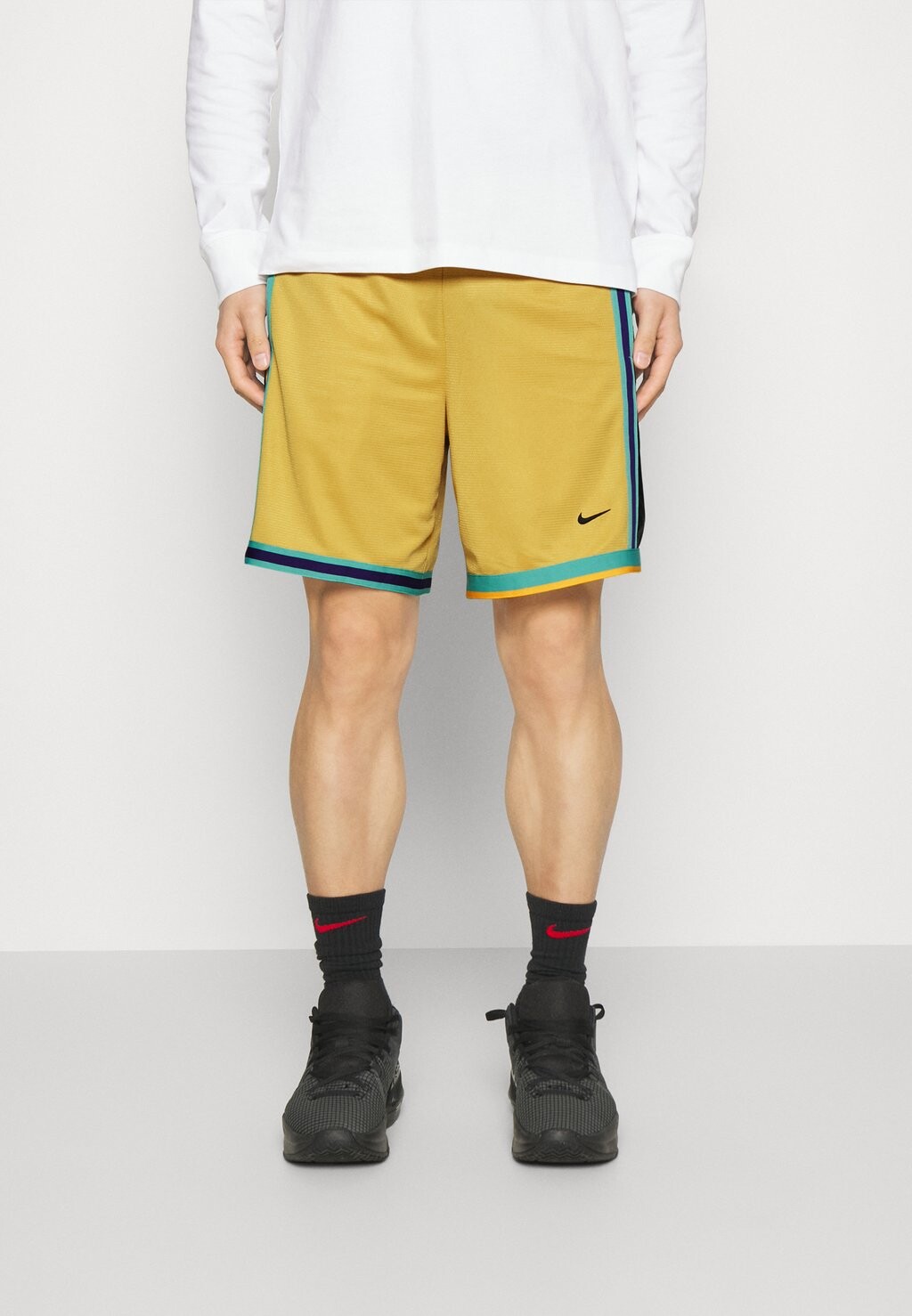 

Спортивные шорты Nike