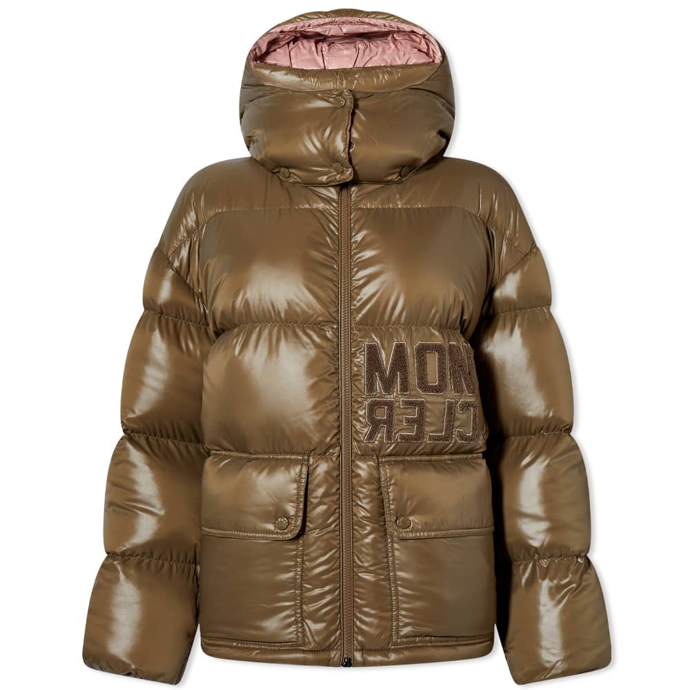 

Moncler Abbaye - стеганая куртка с контрастным логотипом, коричневый