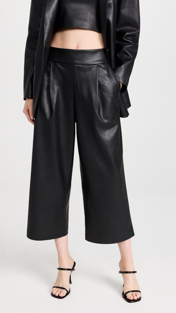 

Брюки Susana Monaco Faux Leather Crops 28", черный