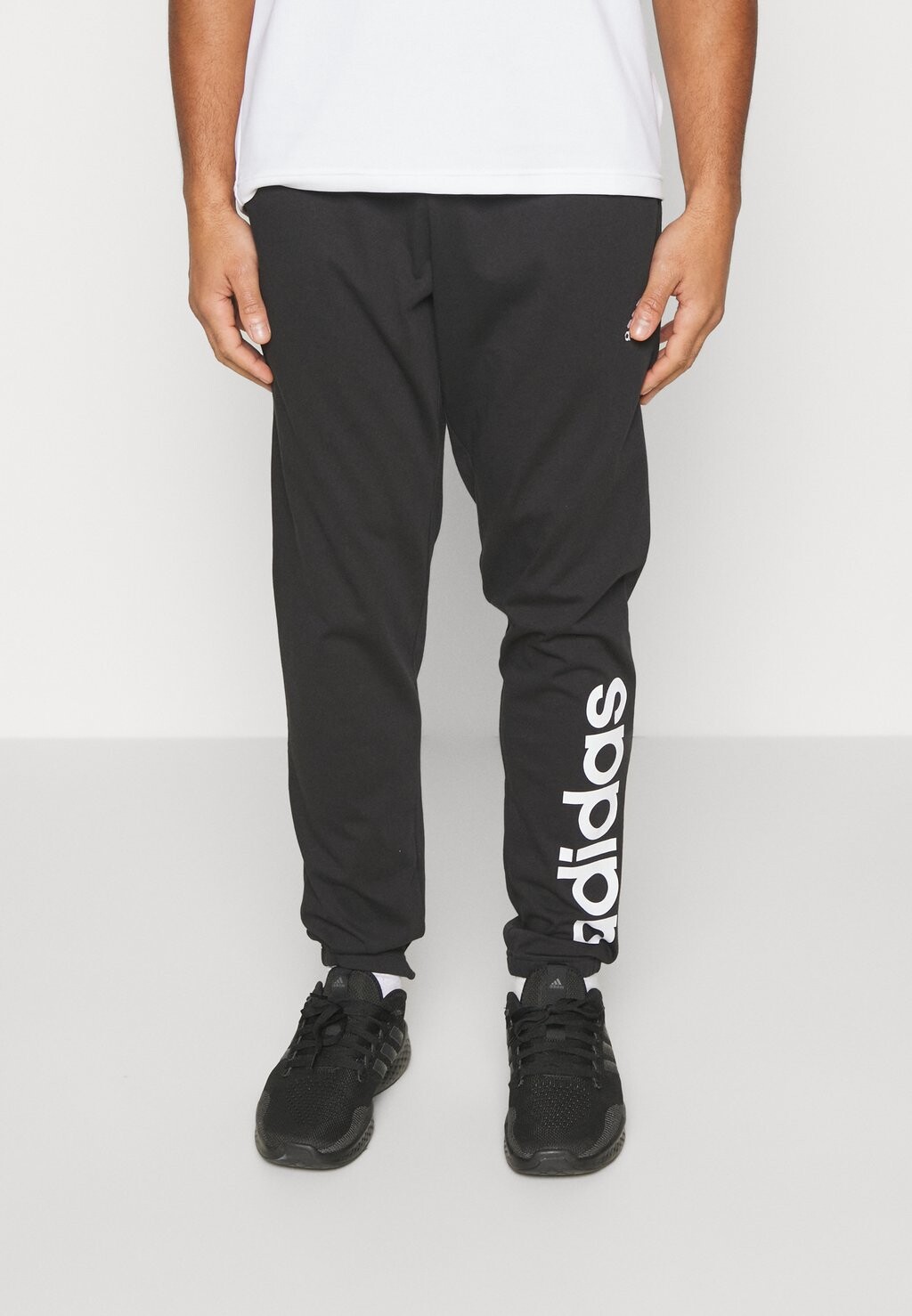 

Спортивные брюки Adidas