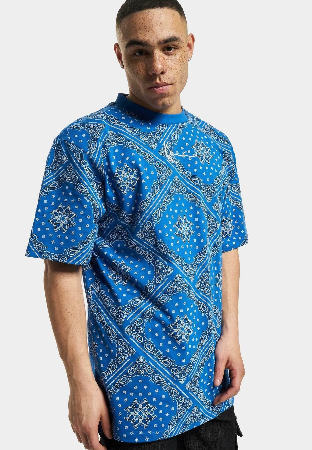 

Футболка с принтом SMALL SIGNATURE Karl Kani, синий черный белый