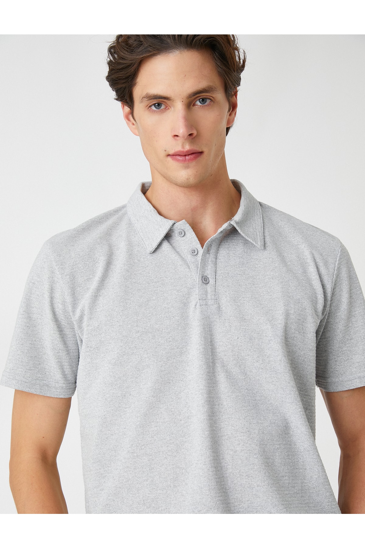 Базовая футболка с воротником-поло на пуговицах с коротким рукавом Koton, серый базовая футболка с воротником поло на пуговицах с коротким рукавом koton хаки
