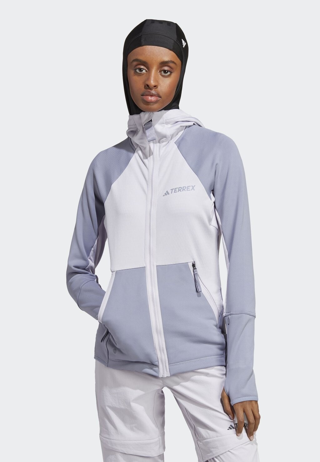 

Легкая куртка Adidas