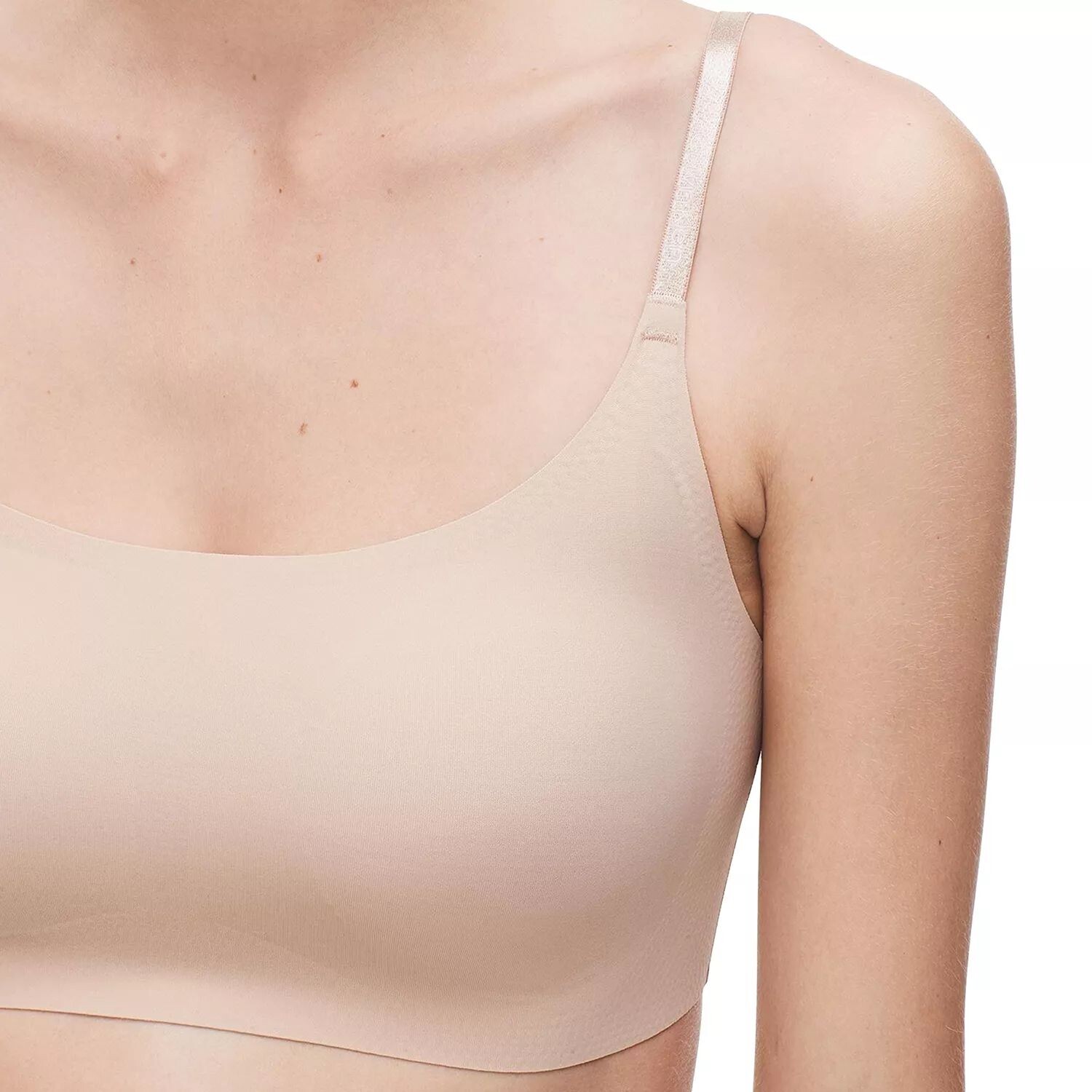 

Calvin Klein Invisibles Comfort Бюстгальтер без косточек в стиле ретро на легкой подкладке QF4783 Calvin Klein