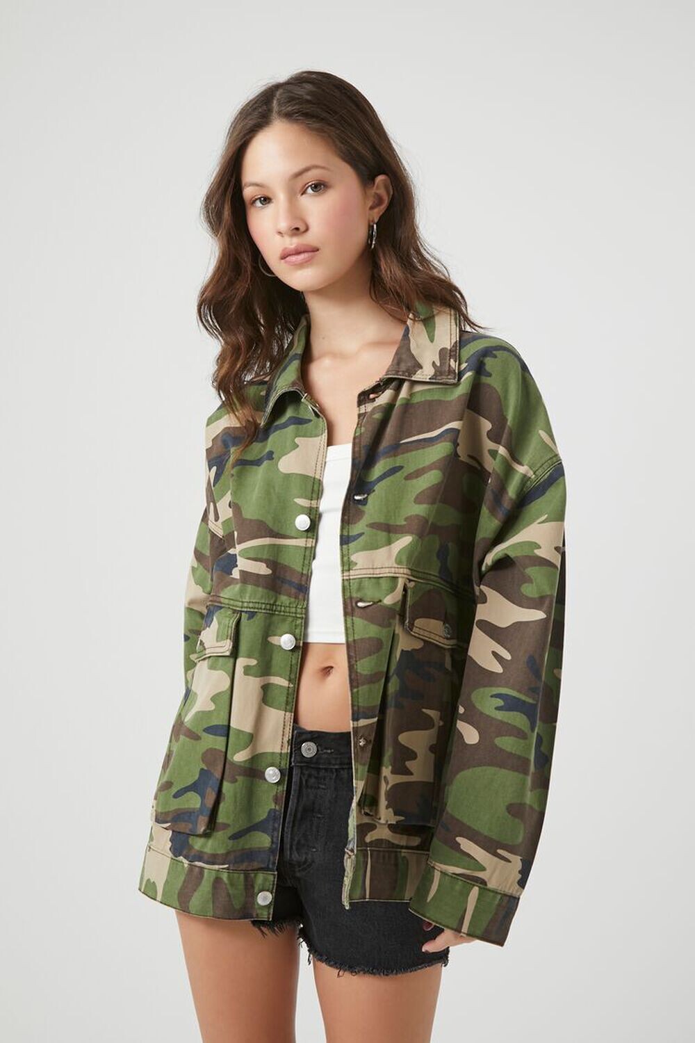 

Саржевая куртка с камуфляжным принтом Forever 21, оливковый, Зеленый