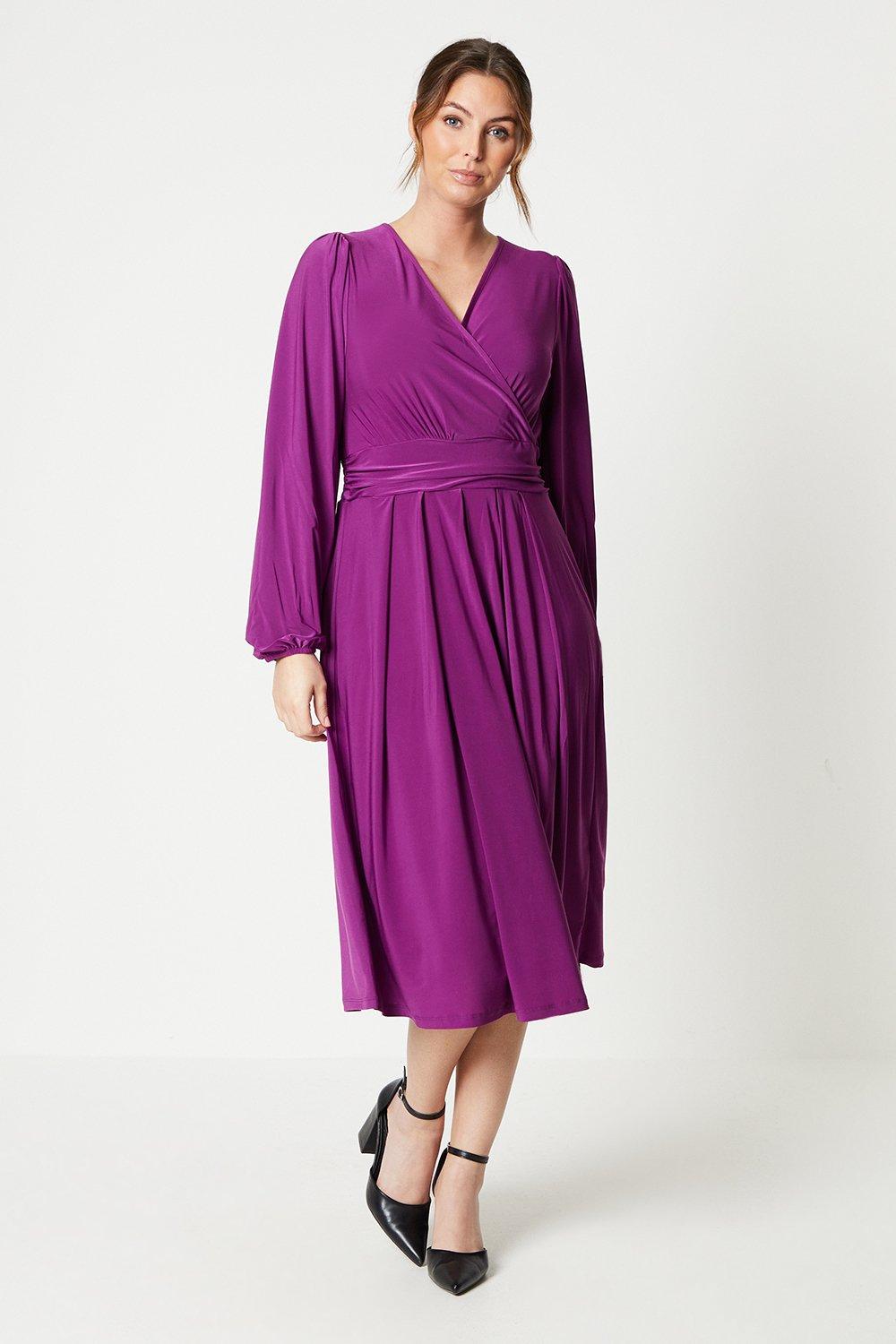 цена Плиссированное платье миди с длинными рукавами и запахом из джерси Wallis, фиолетовый