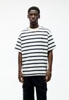 

Футболка с принтом STRIPED SHORT SLEEVE Pull&Bear, темно-синий