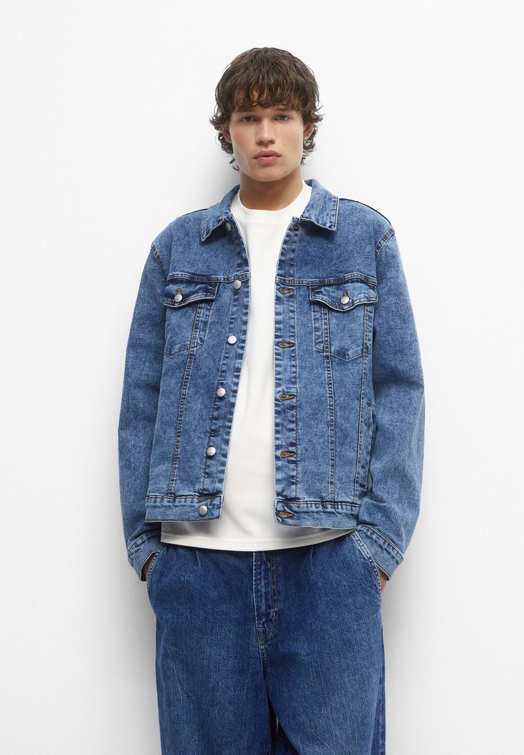 

Джинсовая куртка PULL&BEAR