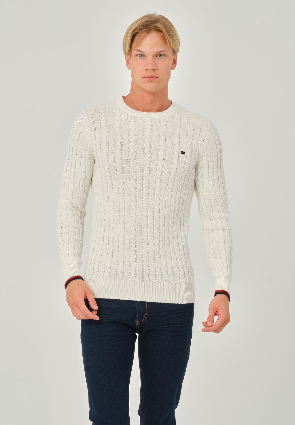Вязаный свитер Basics and More, цвет ecru