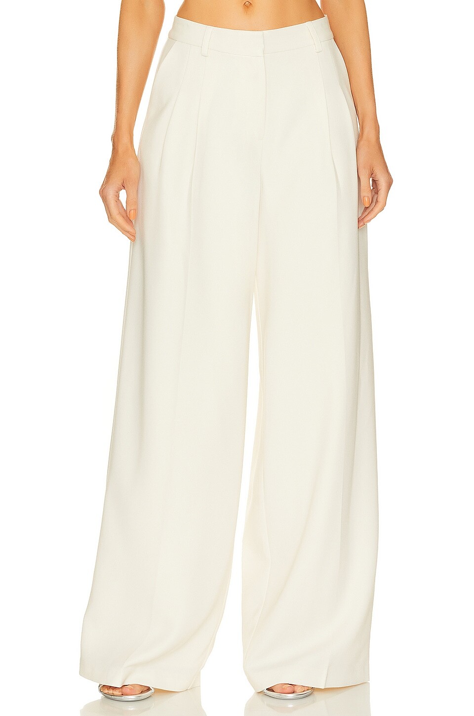 

Брюки SIMKHAI Sanaz Pleated Trouser, цвет Natural White