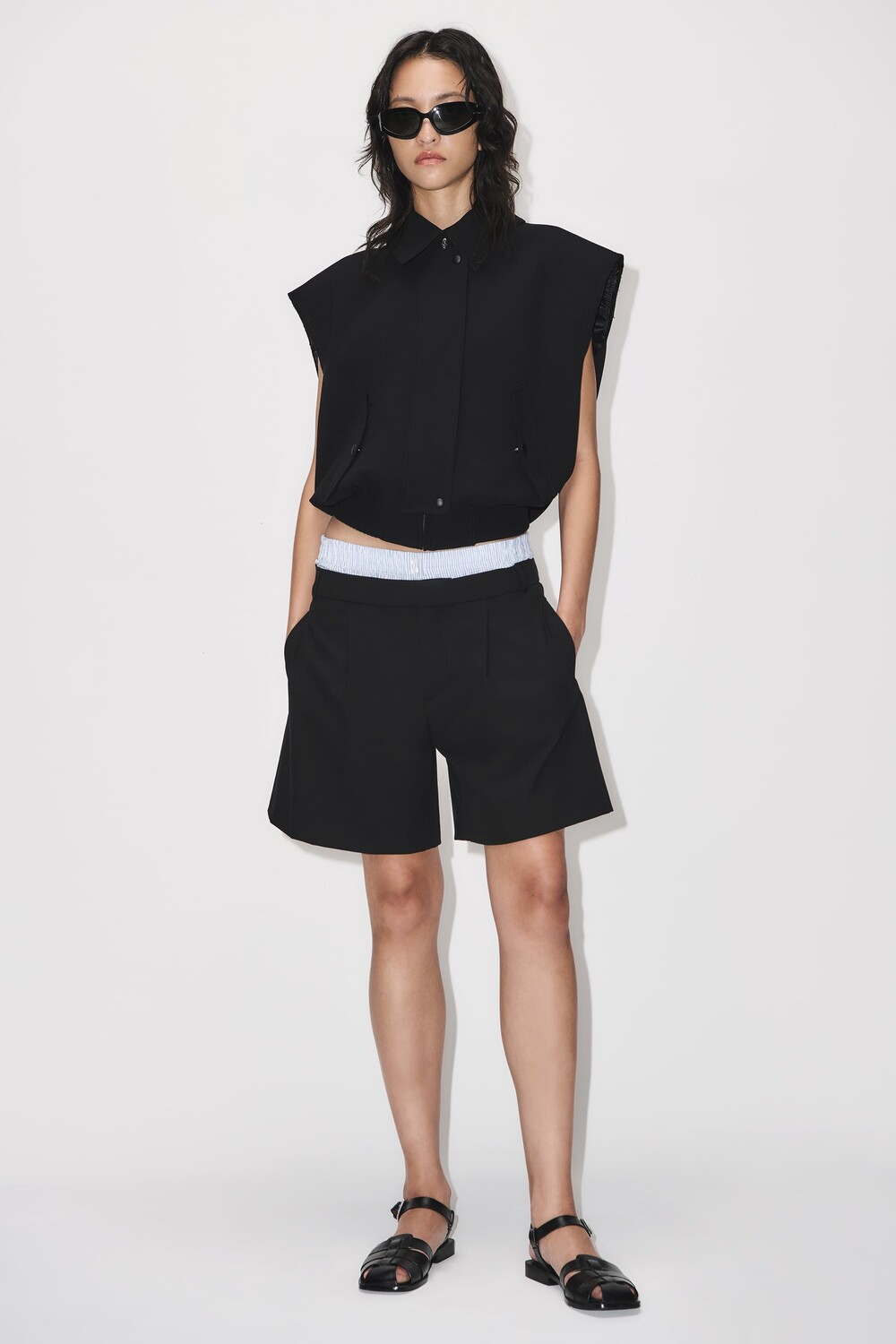 

Белье шорты с форматными складками Zara, черный