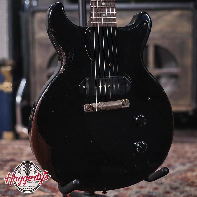 

Электрогитара Gibson 1960 Les Paul Junior Double Cut Reissue, Ultra Heavy Aged - Ebony with Aged Brown/Pink Lifton Reissue 5-Latch Case