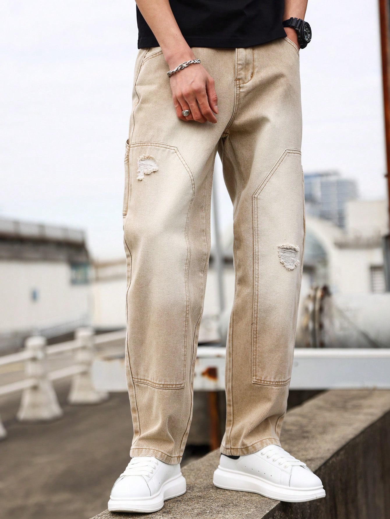 цена Мужские потертые джинсы с карманами Manfinity EMRG, хаки