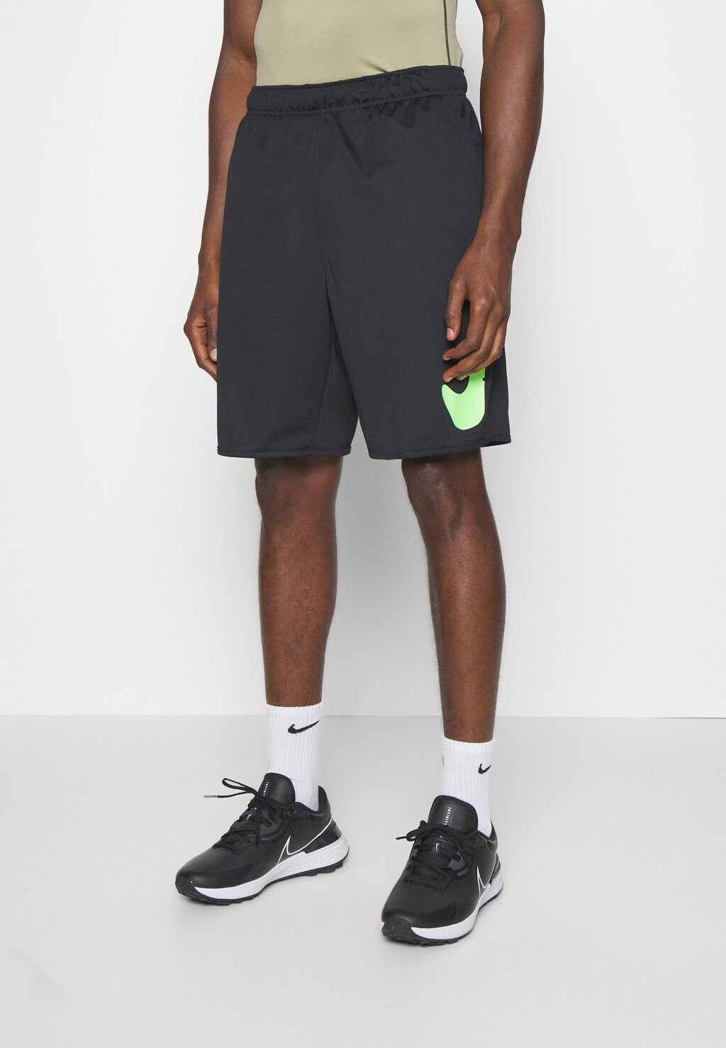 

Спортивные шорты Nike
