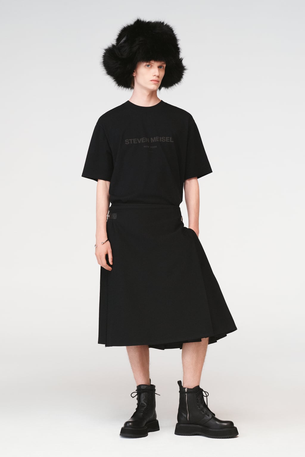 

Футболка с коротким рукавом Стивена Майзеля ZARA, черный