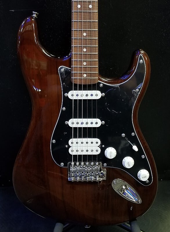 

Электрогитара Fender Squier Classic Vibe '70s Stratocaster HSS Laurel Walnut - FREE Set up