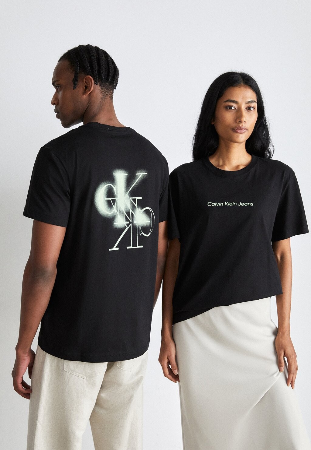 

футболка с принтом MIRRORED LOGO TEE UNISEX Calvin Klein Jeans, черный