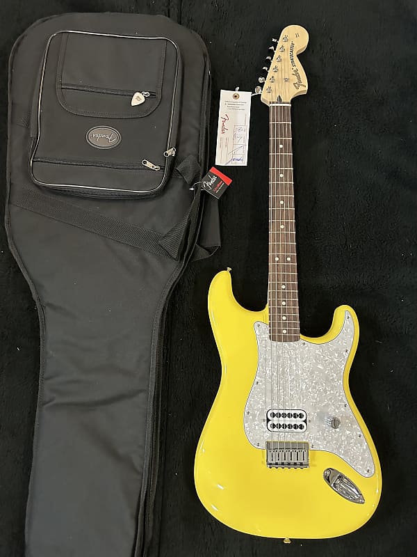 Электрогитара Fender Limited Edition Tom DeLonge Signature Stratocaster Graffiti Yellow 7lbs. 0.8 oz #mx23115458
