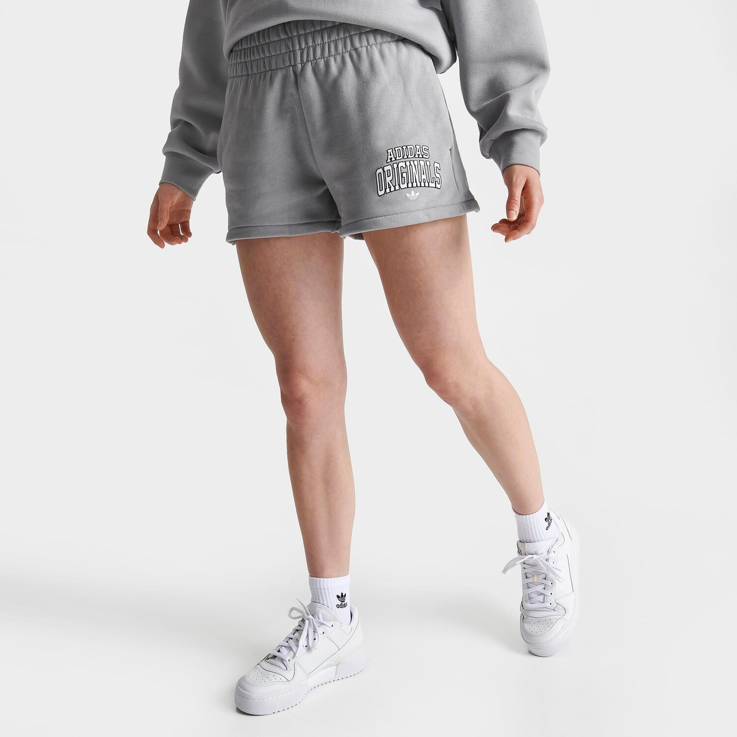 

Женские шорты adidas Originals Varsity, серый