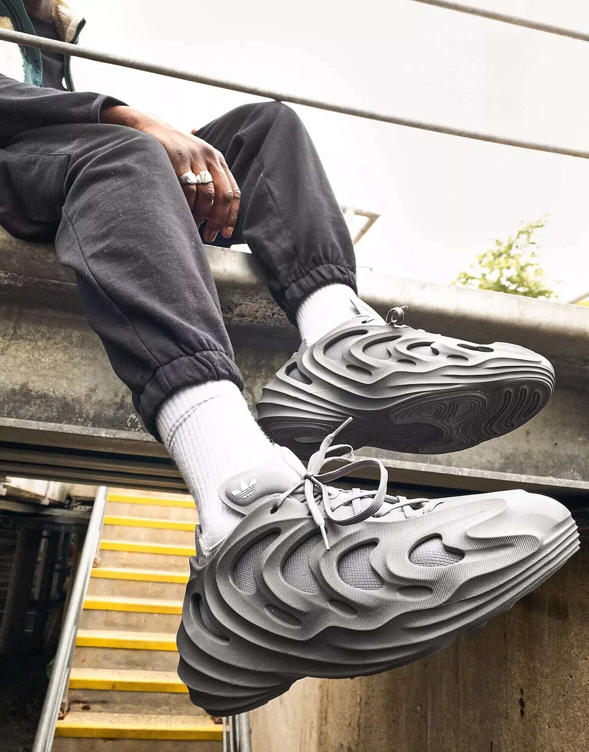 

Серые кроссовки adidas Originals Fom Quake, Серый