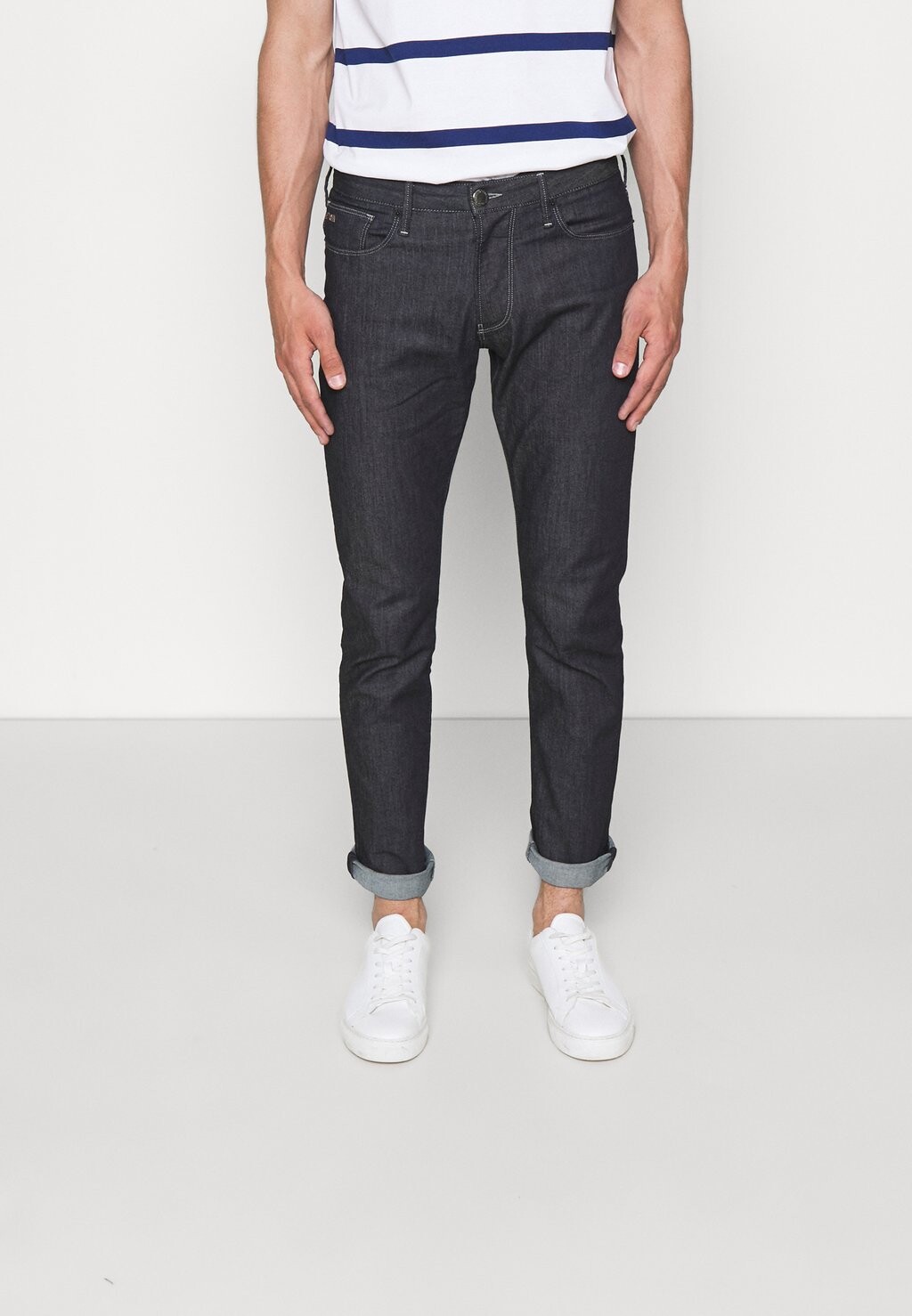 

Джинсы узкого кроя POCKETS PANT Emporio Armani, темно-синий