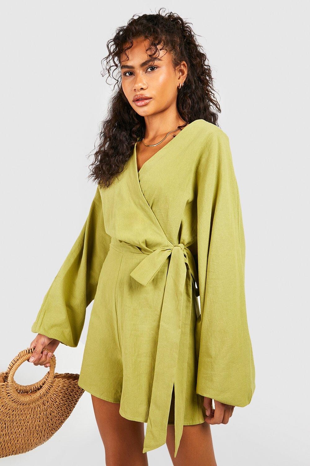 

Льняной комбинезон с запахом и завязками Boohoo, оливковый