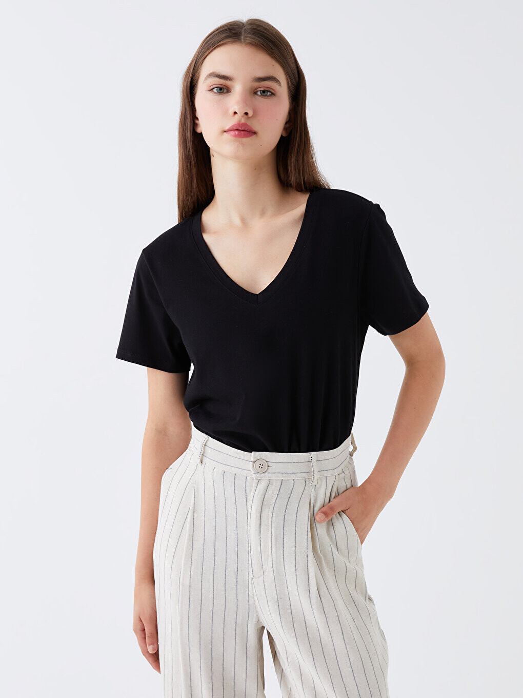 

Простая женская футболка с V-образным вырезом и коротким рукавом LCW Casual, новый черный