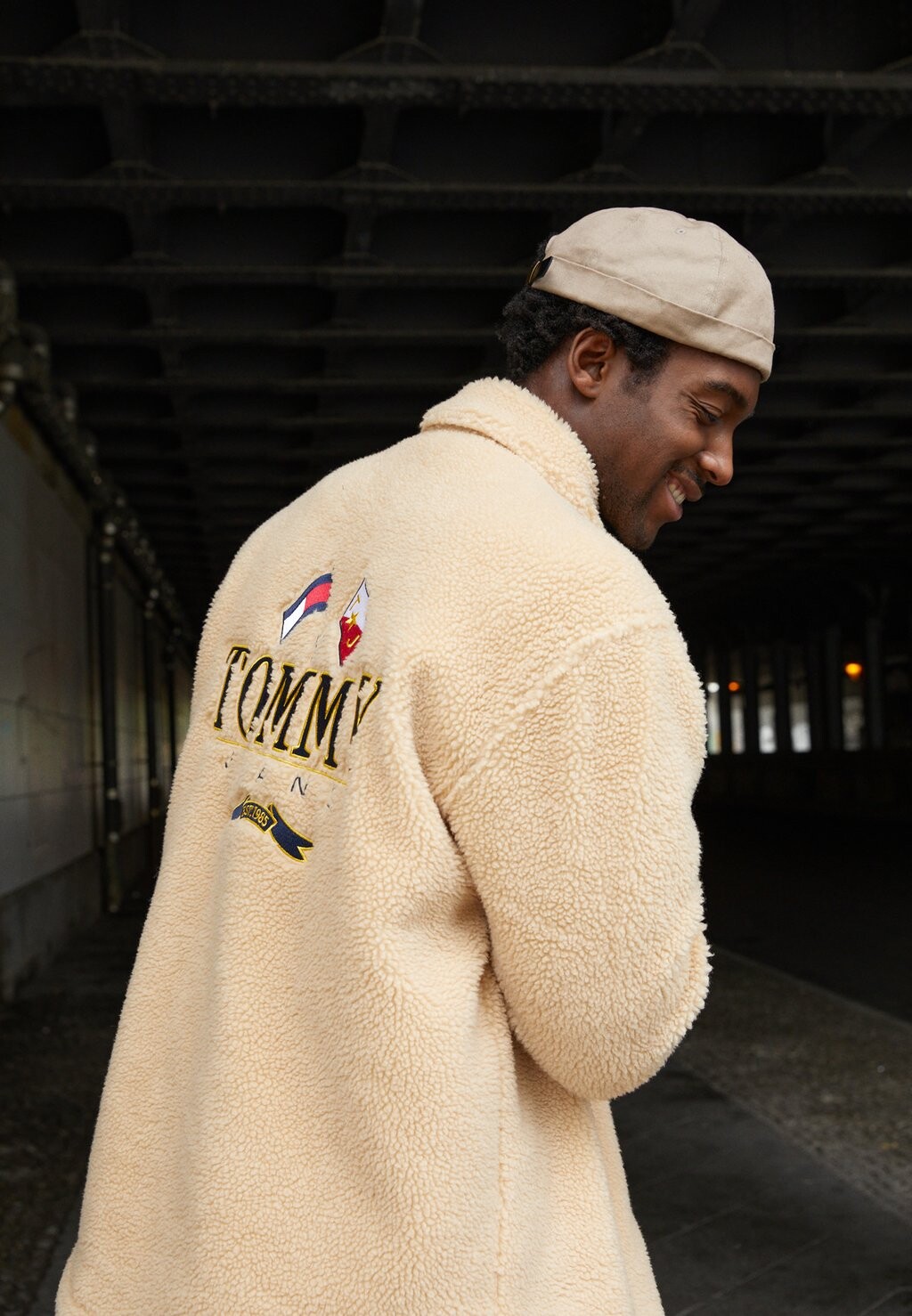 

Зимняя куртка СОВРЕМЕННАЯ РУБАШКА Tommy Jeans, бежевый