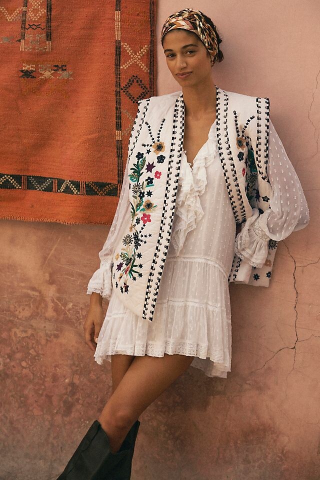 

Платье Anthropologie с длинными рукавами и v-образным вырезом, бежевый