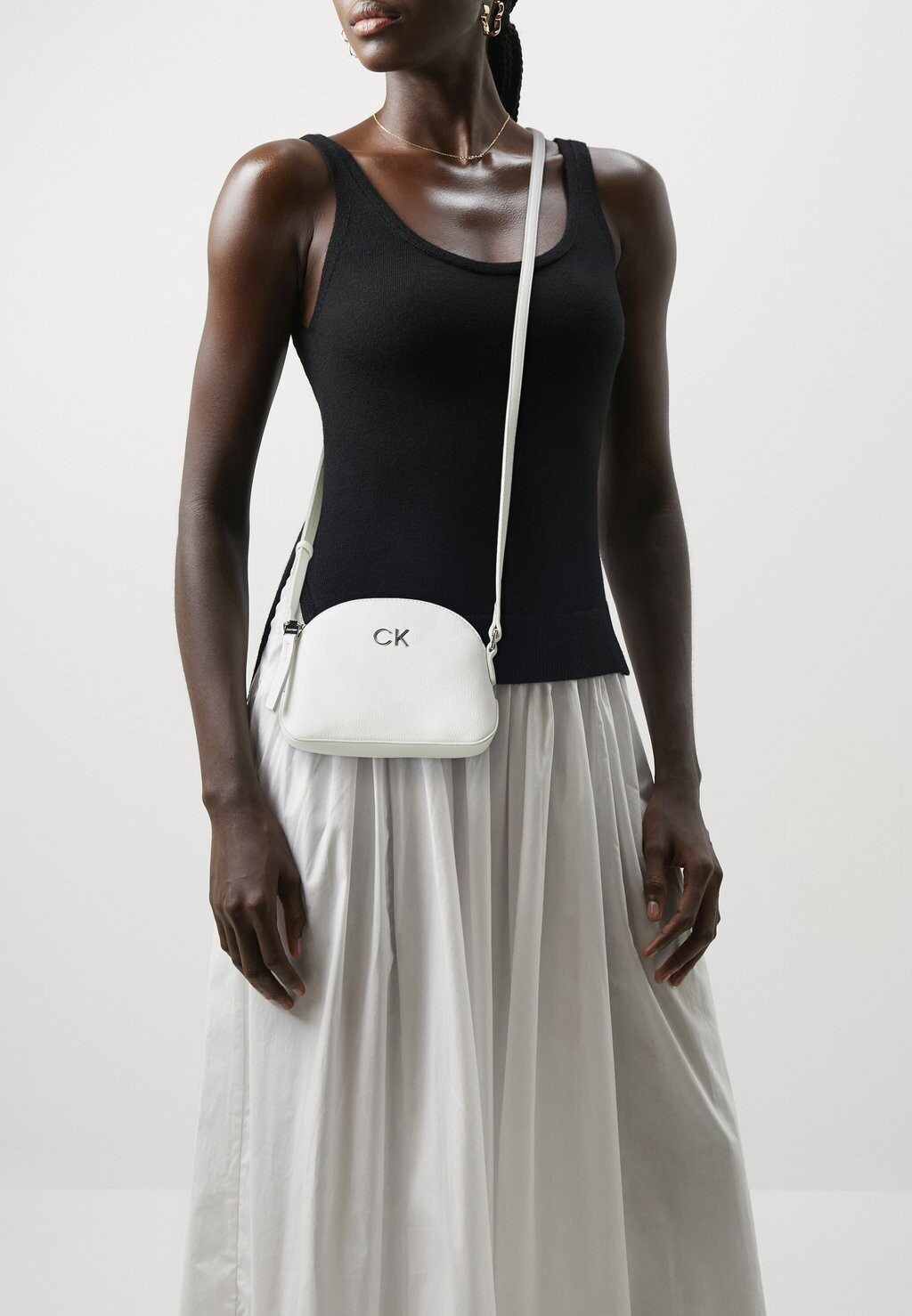

Сумка через плечо DAILY SMALL DOME Calvin Klein, цвет bright white
