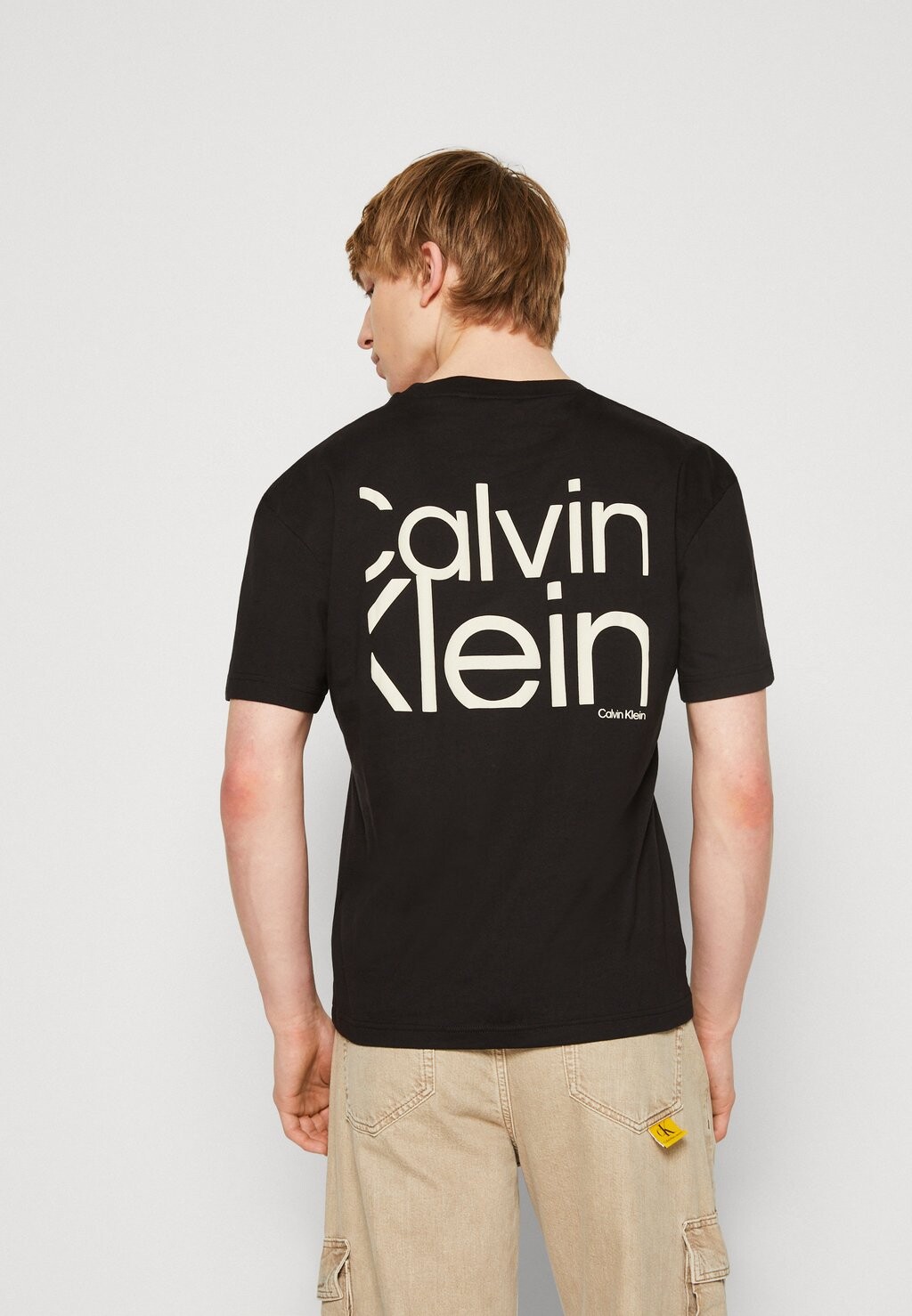 

Футболка с принтом Calvin Klein, черный