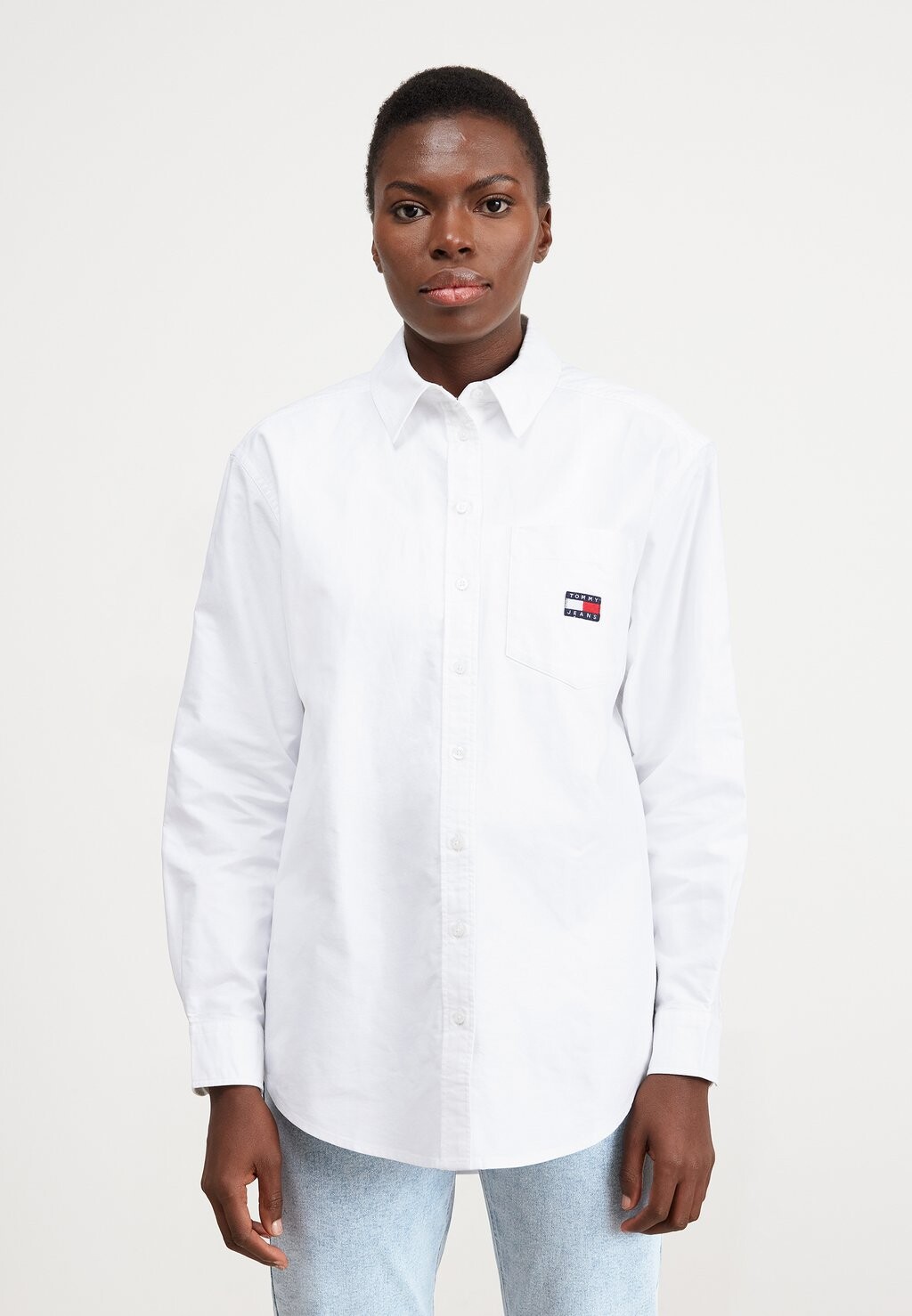 

Блузка TJW BADGE BOYFRIEND Tommy Jeans, белый
