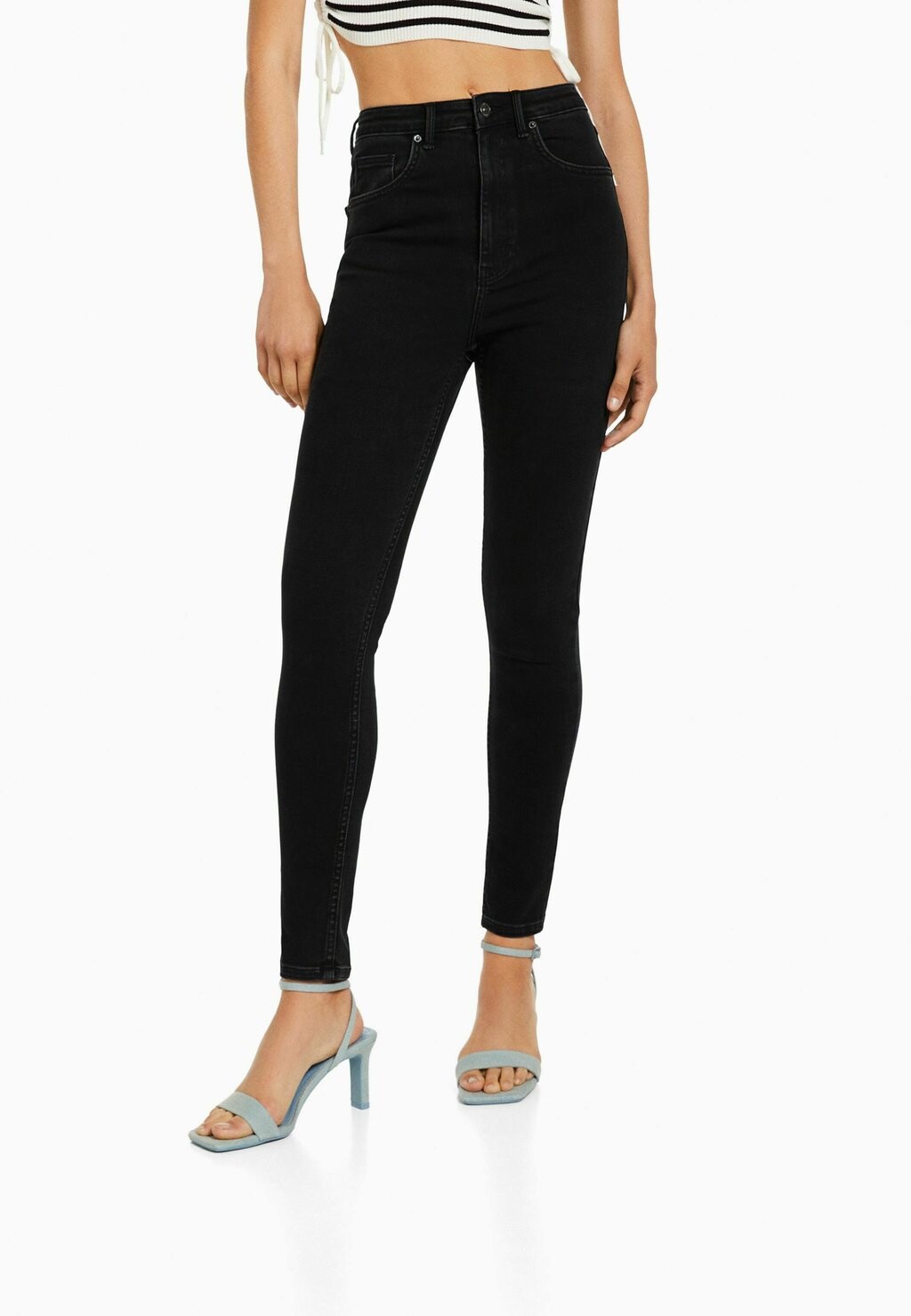 

Джинсы Skinny Fit Bershka, черный