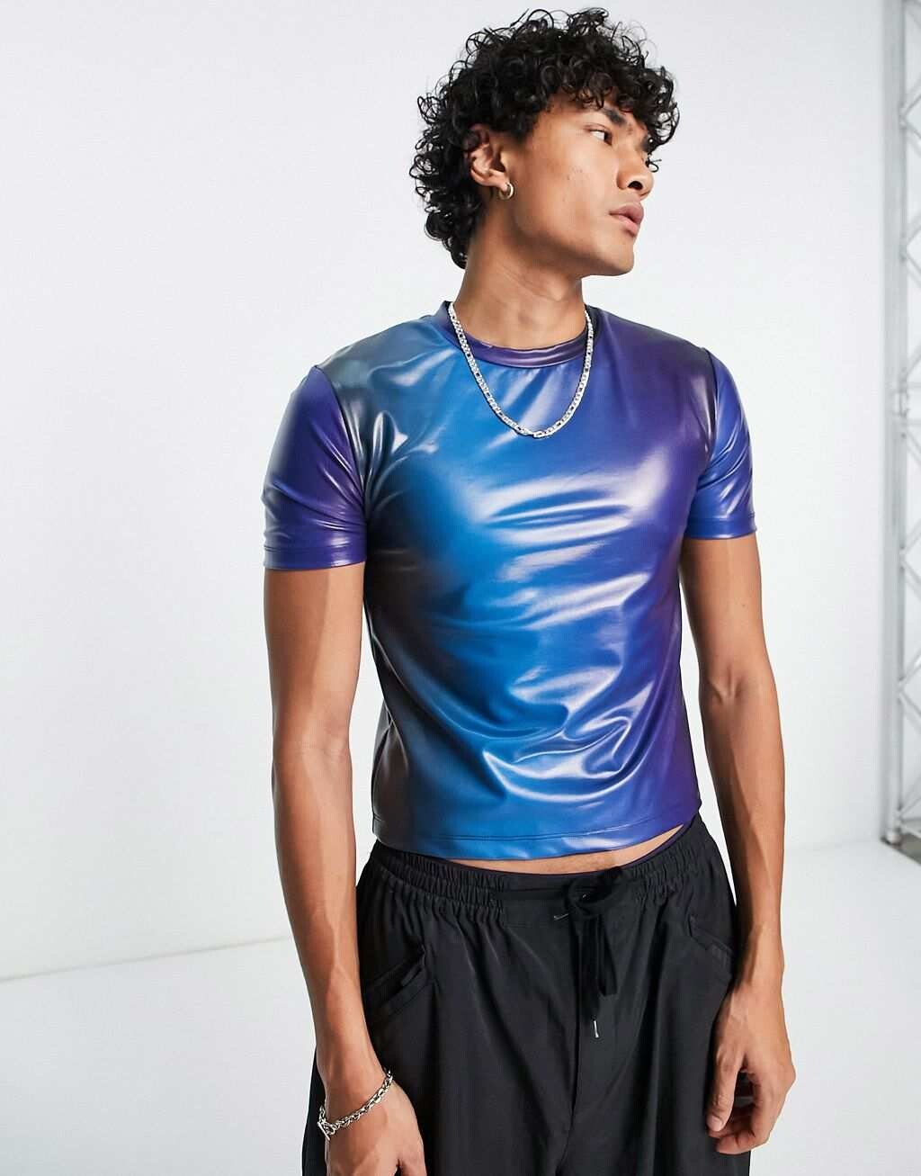 

Укороченная футболка синего цвета с эффектом омбре ASOS DESIGN