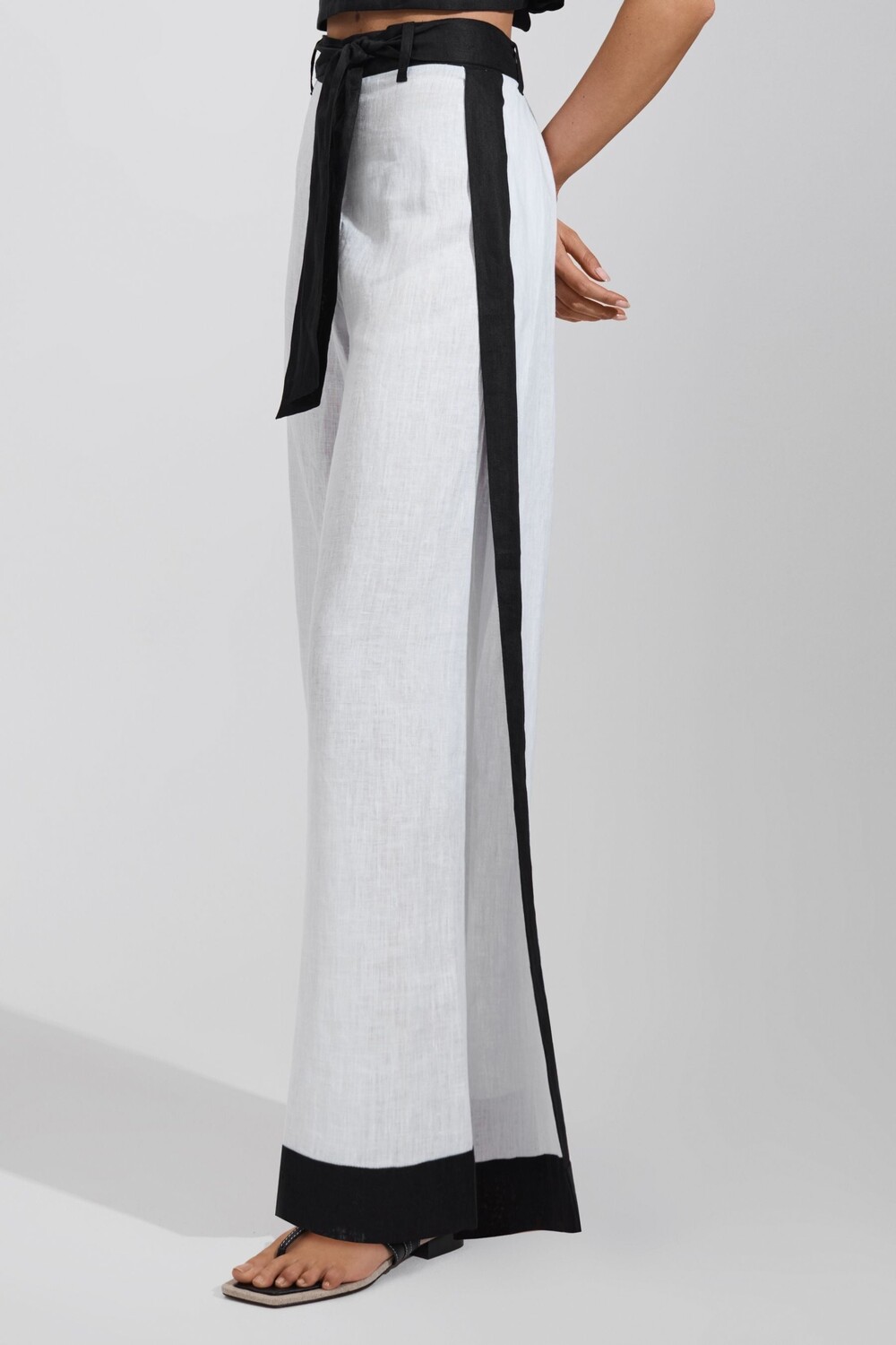 

Льняные брюки Harlow с разрезом по бокам Reiss, белый