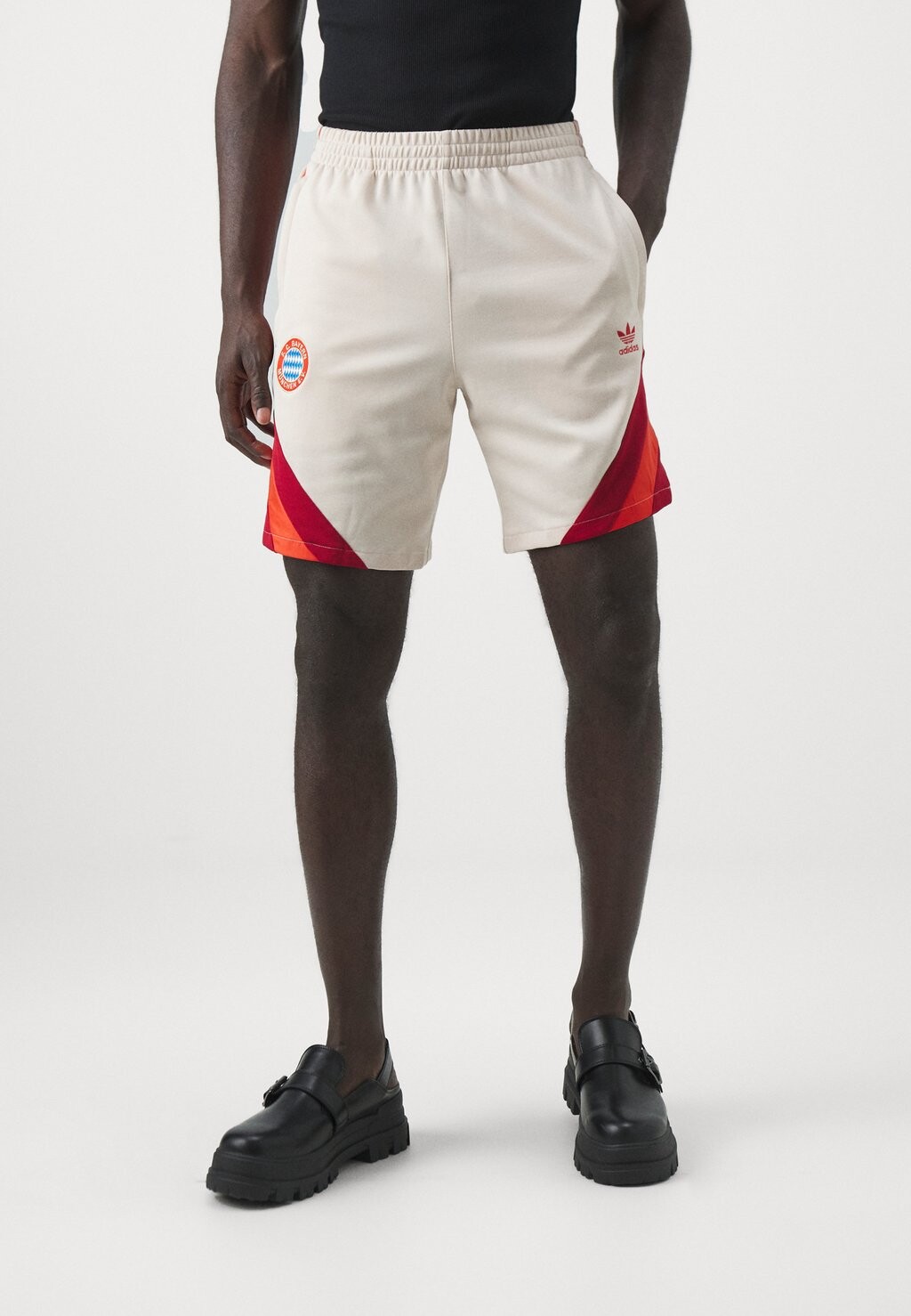 

Спортивные шорты FC BAYERN MÜNCHEN SHORT adidas Originals, хаки